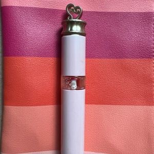 Color changing lip gloss